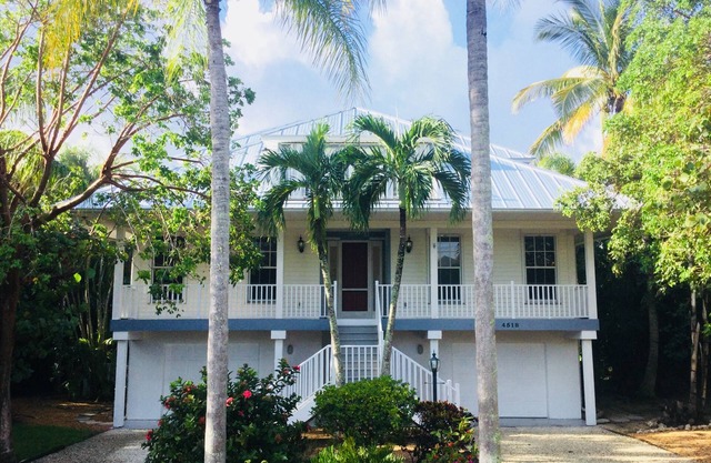 Spacious updated Sanibel home with private pool near Bowman’s Beach