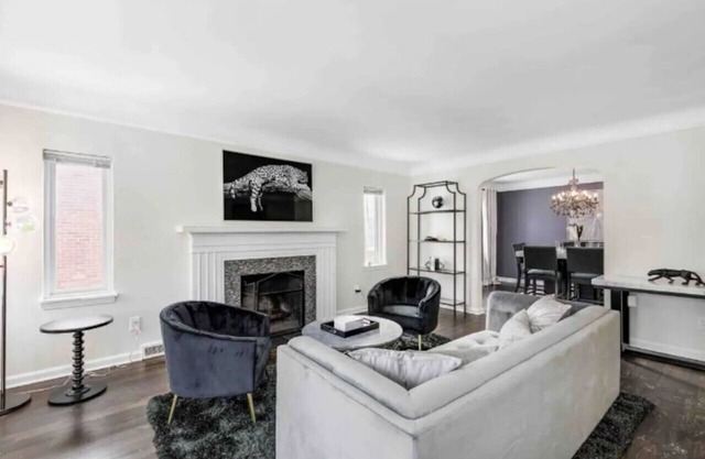 Spacious Upper 2BR | Sleeps 8 in Grosse Pointe
