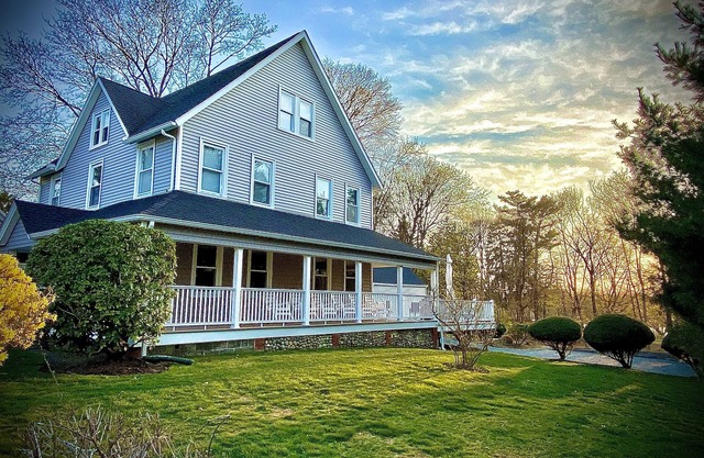 Spacious Victorian Home on Private Grounds in Narragansett Pier