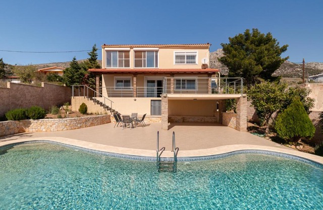 Spacious Villa With a Pool