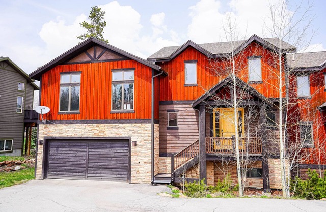 Spacious with private hot tub and King size beds and en-suites