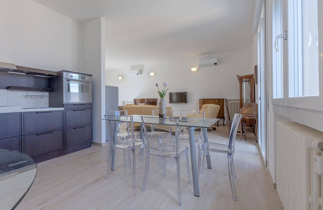 Spacious x5 Apartment with two balconies!