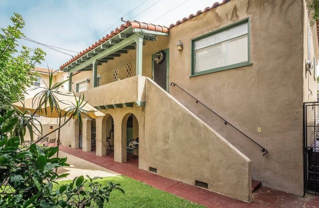 Spanish Style Apartment two blocks to the Beach