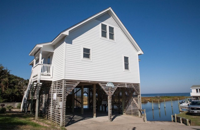 Spartina is nested on the sound in Buxton, a beautiful view of the Pamlico Sound is just relaxing!