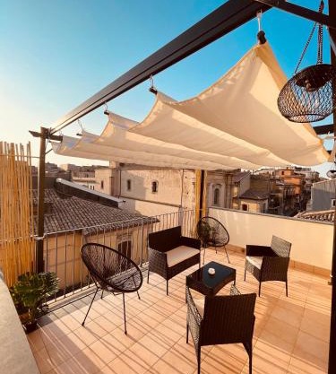 Spazioso Appartamento in Centro con Terrazzo Privato - Privitera