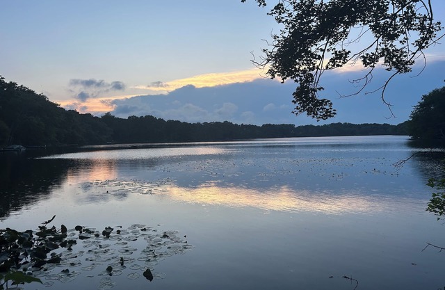 Special cottage getaway! Great location. Just 10 minutes from the beach!