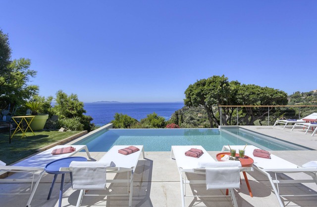 Spectacular sea view/shops and beach within walking distance/Luxury
