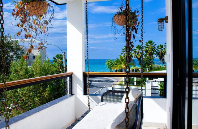Spectacular 4000 ft2 Renovated Luxury Beach Villa Azure Stunning Interior Design