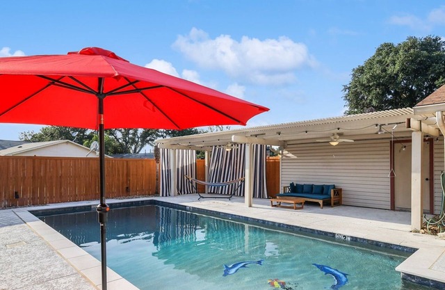 Spectacular 4BR/2.5B Home with Pool and Grill