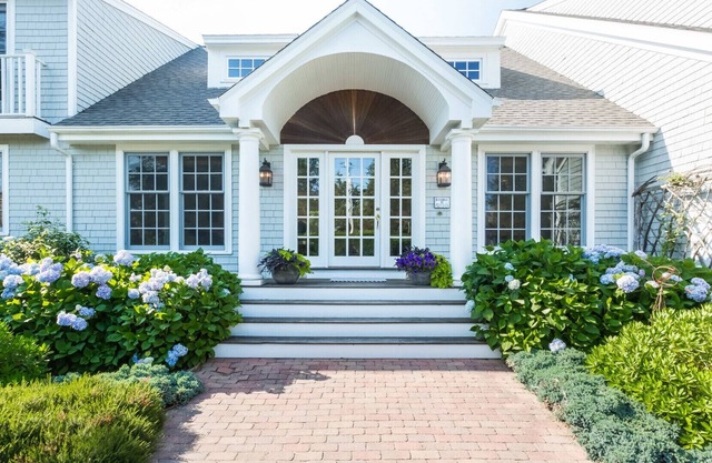 SPECTACULAR 5 BR/3BA HOME - WALK TO BEACH - WATCH HILL!