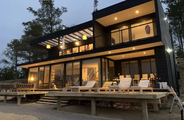 Spectacular beach view, modern beach house with Hot tub and cozy spaces
