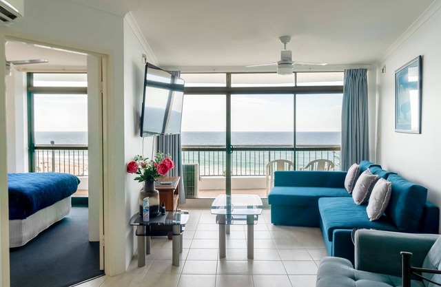 Spectacular Central Surfers Beach Views from Appartment