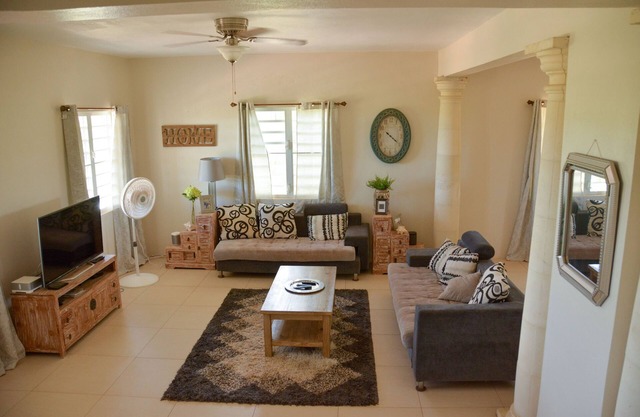 Spectacular home - 5 mins walk to beach, modern, comfortable, clean and spacious