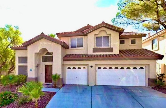 Spectacular home full of comforts and convenience w pool/spa in tropical setting