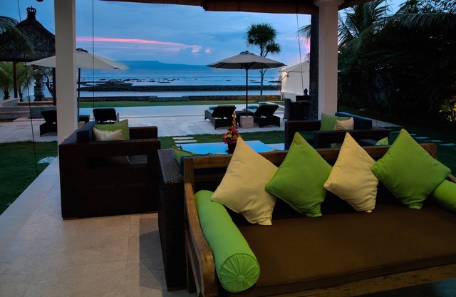 Spectacular Luxurious 3 BR Ocean Front Villa. Fully serviced. Private pool