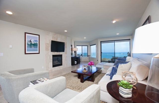 Spectacular Oceanfront 2 bedroom Surfsong Solana Beach. See December discount!