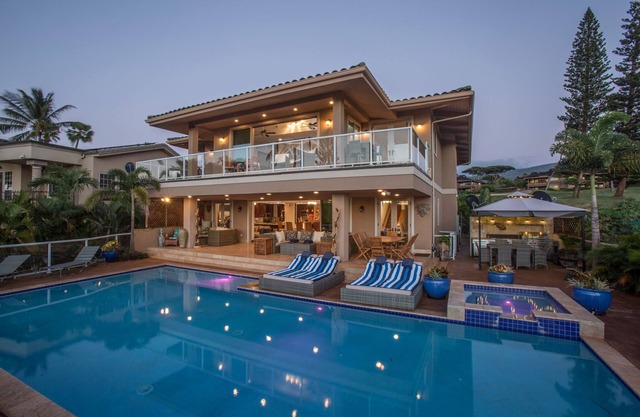 Spectacular Sunset and Ocean Views with Pool & Hotbub near Kaanapali Beach