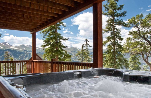 Spectacular Views, Skiing, Spacious Cozy Luxury, Hot tub, Fireplace