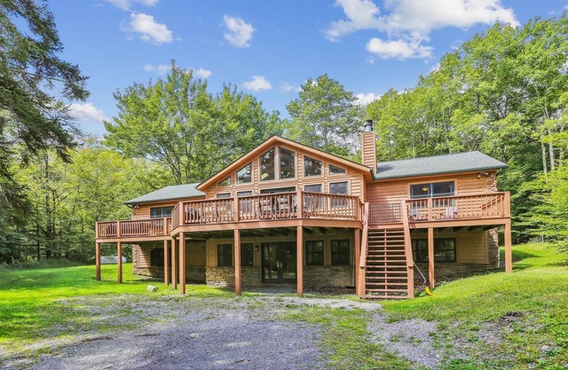 Spectacular views! Spectacular lodging! Welcome to Yeti's Den!