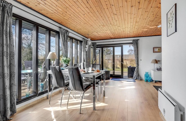 Spend a wonderful vacation with your loved ones in this idyllically located vacation home.