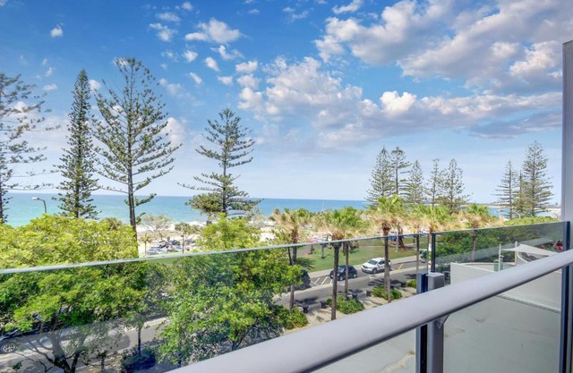 SPIN13- ESCAPE TO MOOLOOLABA