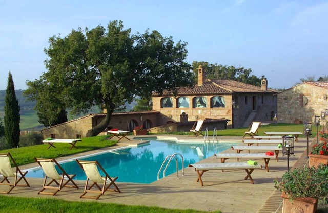 Splendid farmhouse in the heart of the Val d'Orcia