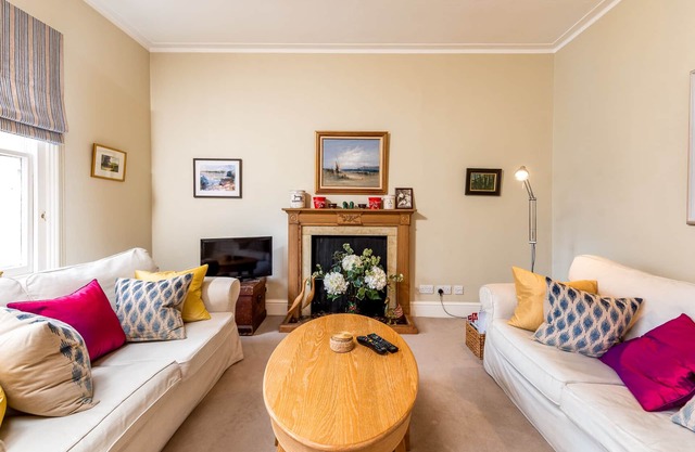 Splendid, light and spacious apartment between Fulham and Kings Rd Chelsea.