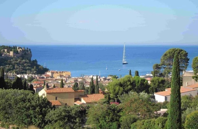 Splendid studio in Cassis within a charming property located 600m away from port