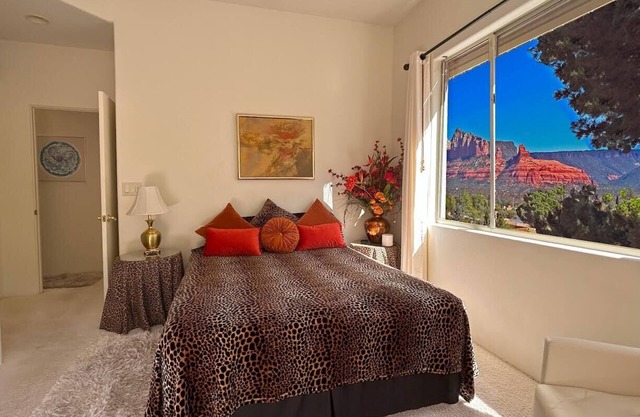 Splendid Studio- Red Rock View!