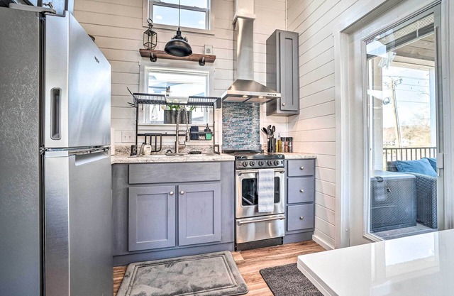 Splendid Tiny Home with Fire Pit ~ 2 Mi to Lake!