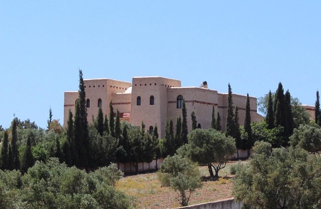 Splendid villa with SPA, swimming pool, jacuzzi, tennis court and yoga room