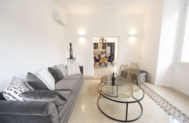 Splendor Eternal 3 BR Apartment in the City Center