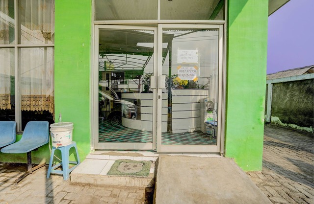 SPOT ON 92876 Homestay Kedamean