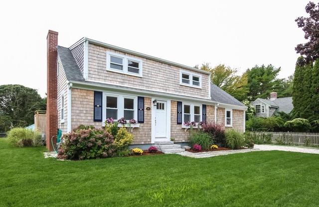 Sprawling 5 BR Chatham Escape/Endless Outdoor Living & Entertaining Choices