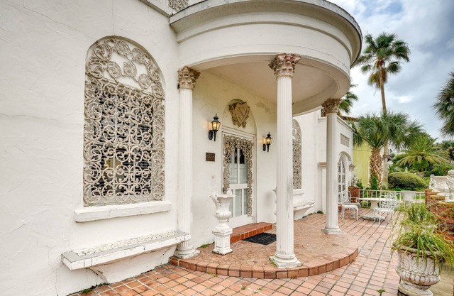 Sprawling Daytona Beach Villa < 1 Mi to Beach!