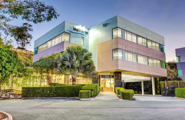 Springfield Lakes Boutique Hotel