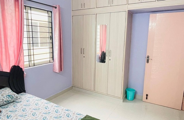 SRI HOME STAY - DOUBLE BEDROOM FULLY FURNISHED SERVICE APARTMENT