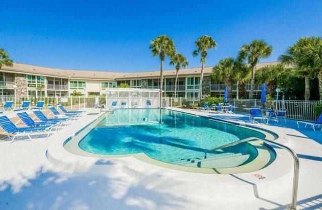 St. Armands Circle Sarasota, Florida - Restaurants, Shopping, Beaches, Sun & Fun