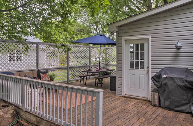 St. Michaels Area Cottage - Walk to Water & Marina