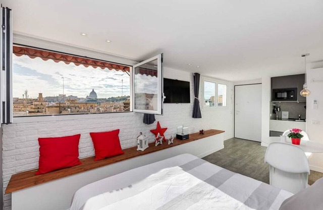 St. Peter's. Studio apartment within walking distance of the Vatican Museums