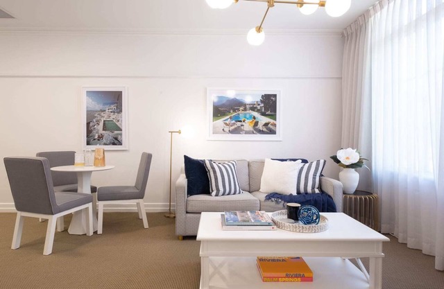 St Tropez, Stylish Apartment with Views over Anzac Square