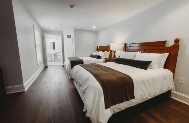 Standard Guest Room- 2 Queens · The Jefferson Inn Rm. 13