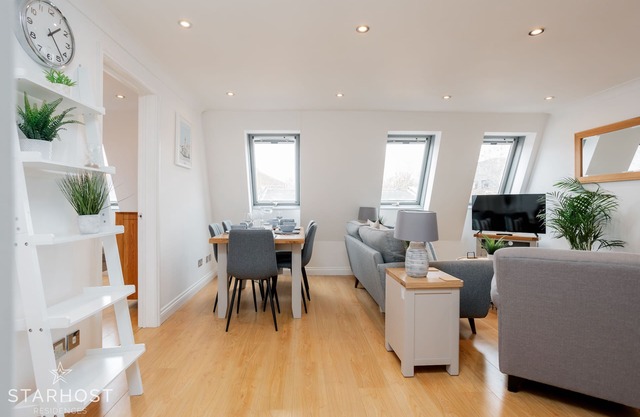 StarHost Residences - Central 3 bed apartment in Newbury