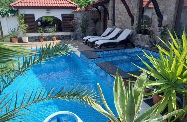 Stariya oreh pool & garden