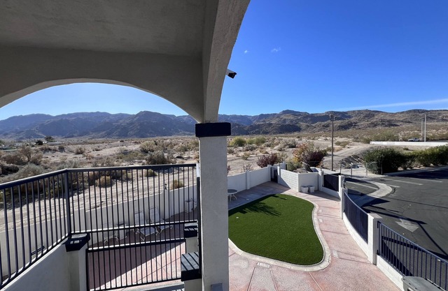 Starlight Inn & Suites Motel 29 Palms Joshua Tree National Park