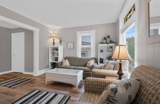 Start the Adventure - Welcoming 3BR Steps to Park!
