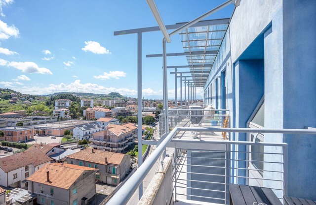 Station Court & University Bright Apartment