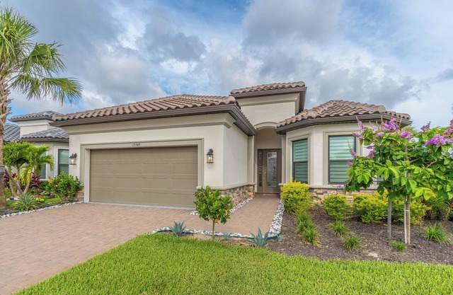 Stay at a stylish 3BR retreat in Naples—perfect for families or groups