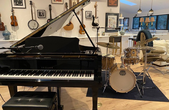 Stay in a professional musician’s home in the Live Music Capital of the World!