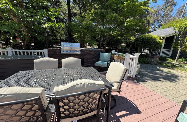 Stay in Glen Ellen in the heart of wineries